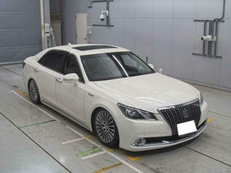 TOYOTA　CROWN MAJESTA