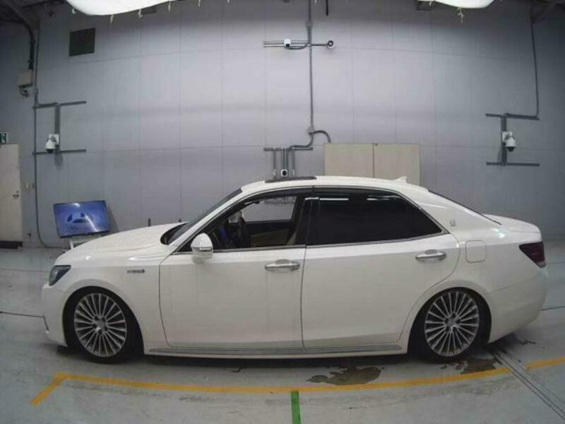 CROWN MAJESTA-9
