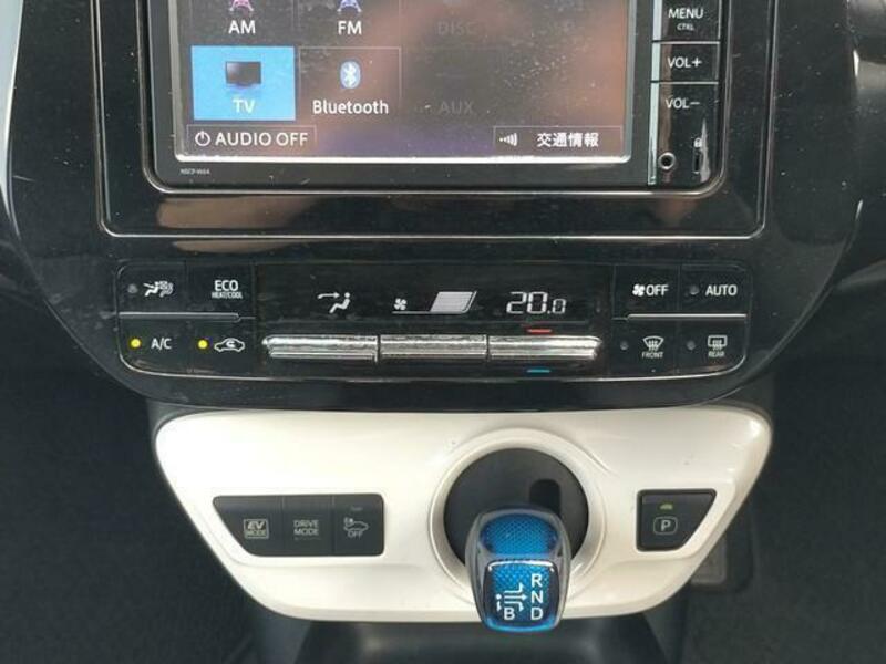 PRIUS-16