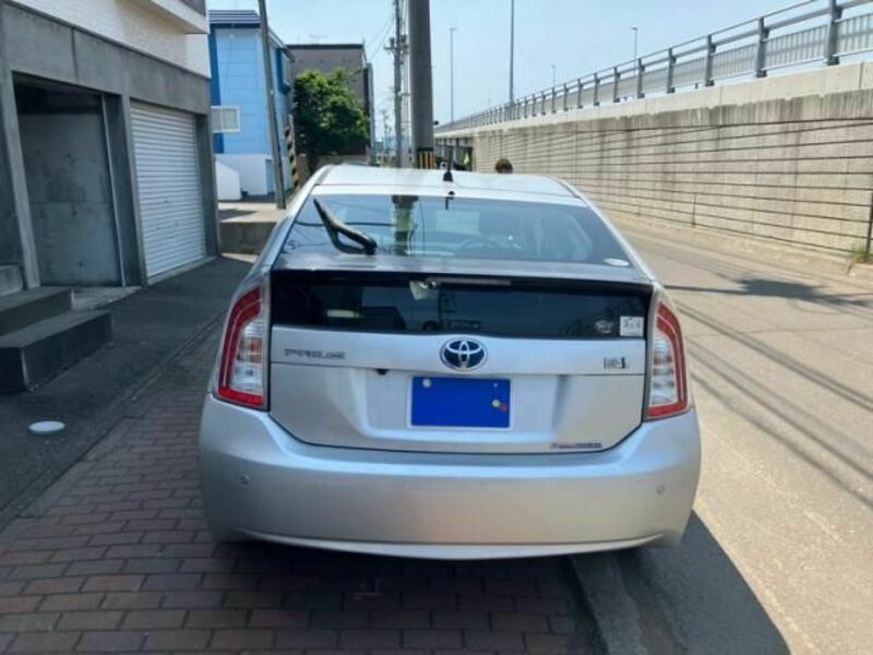 PRIUS-8