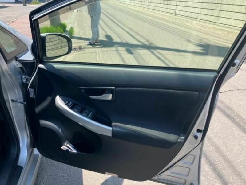 PRIUS-12
