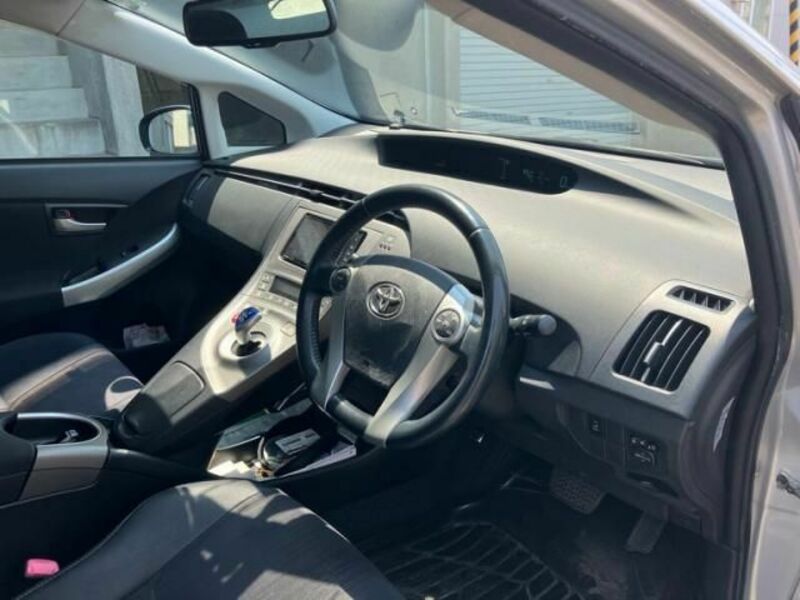 PRIUS-13