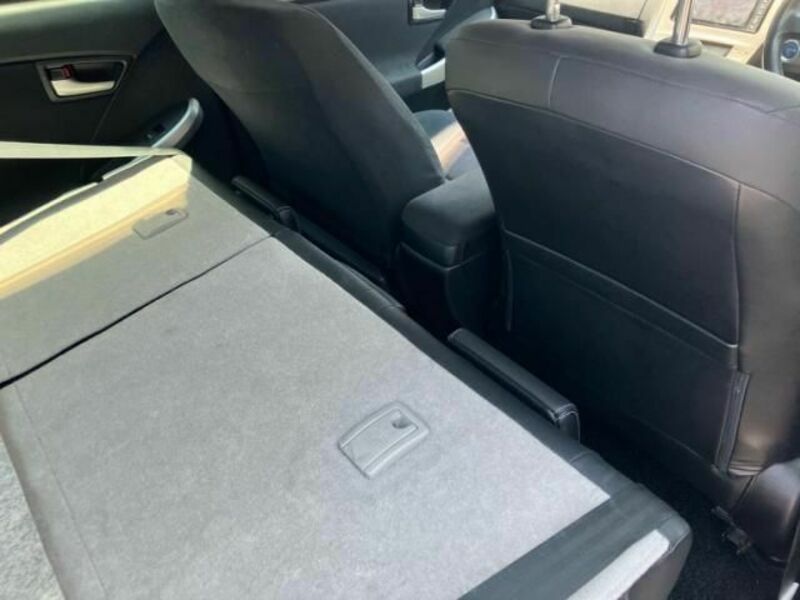 PRIUS-16