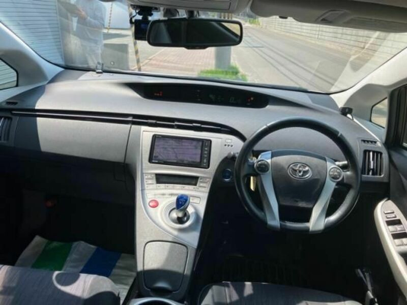 PRIUS-17