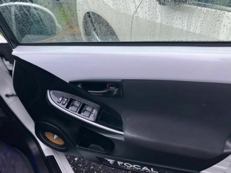 PRIUS-17