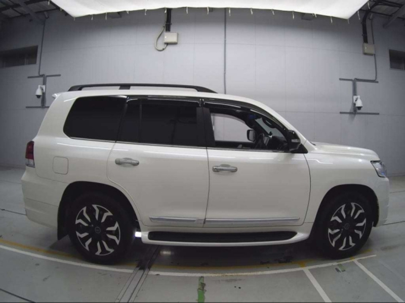 LAND CRUISER