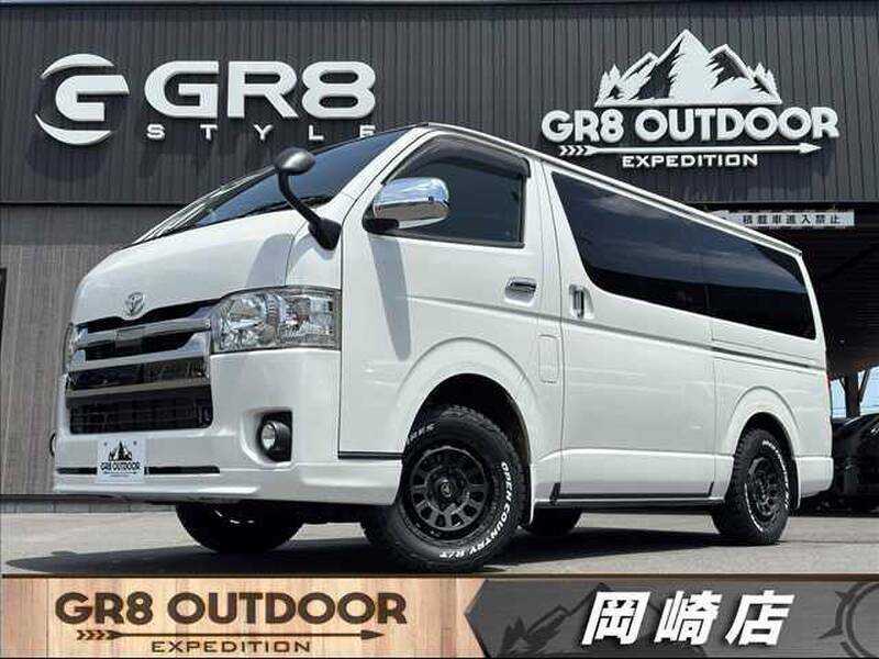 TOYOTA HIACE VAN