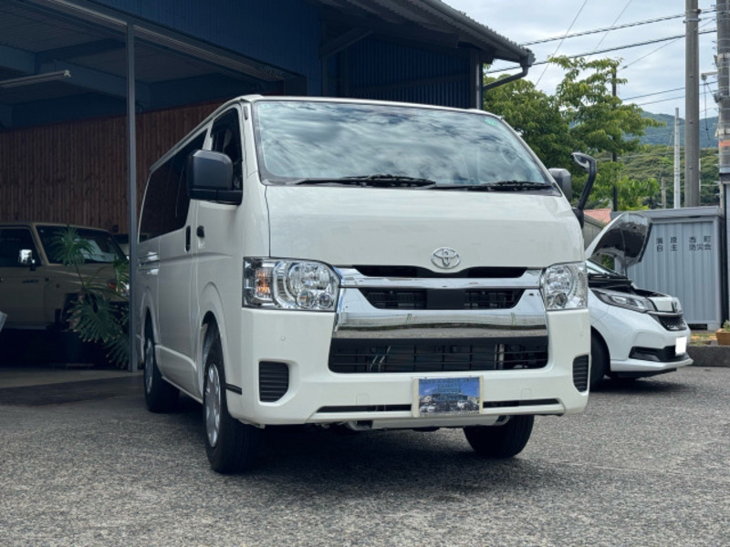 TOYOTA HIACE VAN