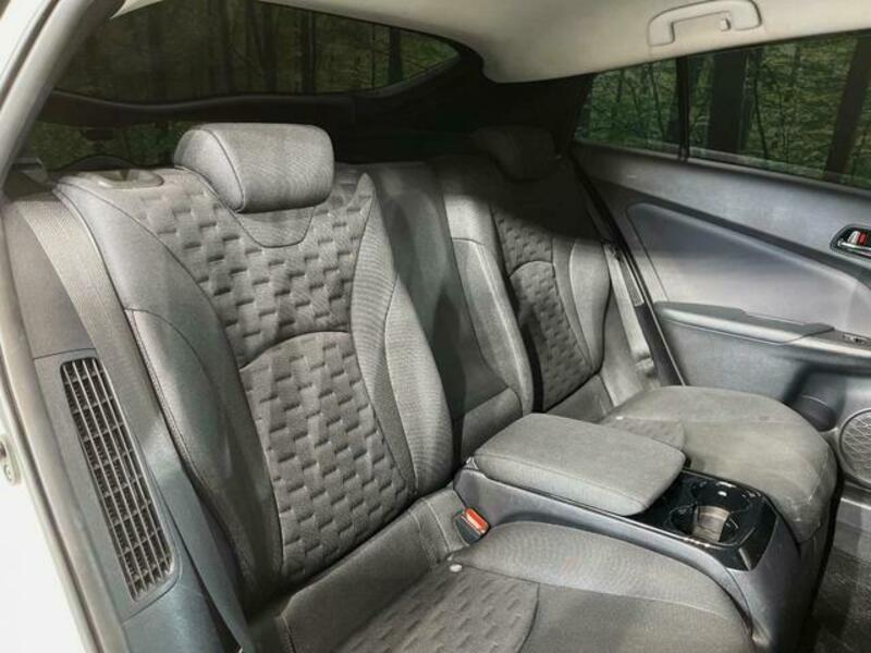 PRIUS PHV-8