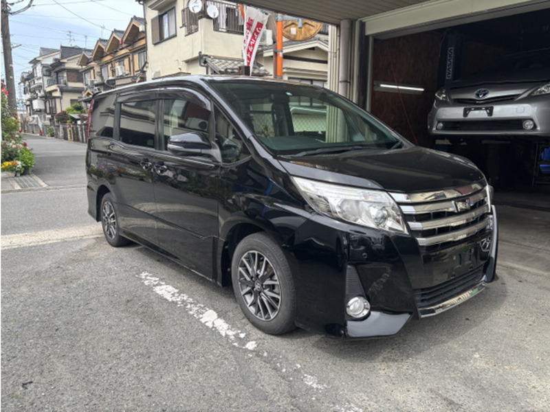 TOYOTA NOAH