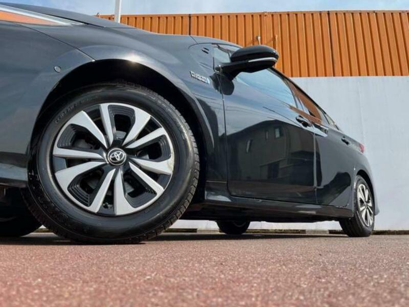 PRIUS PHV-17