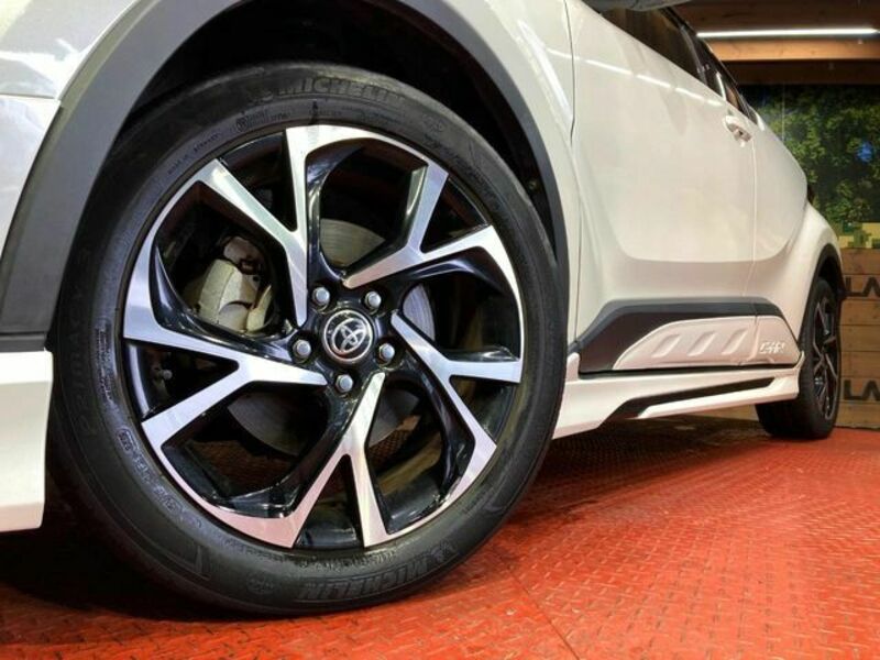 C-HR-12