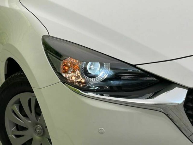 MAZDA2