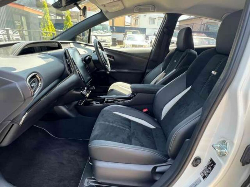 PRIUS PHV