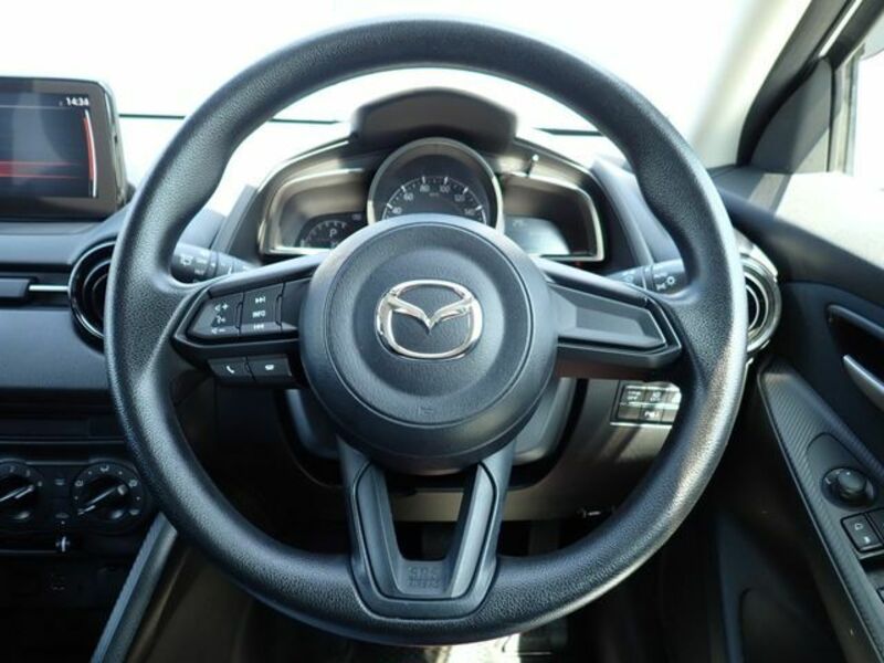 MAZDA2