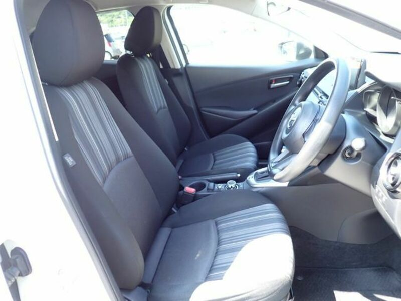 MAZDA2