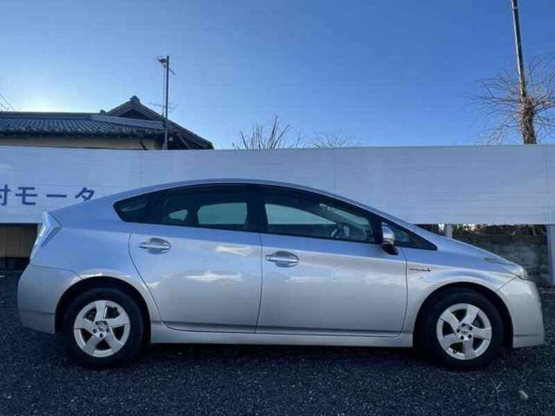 PRIUS-4