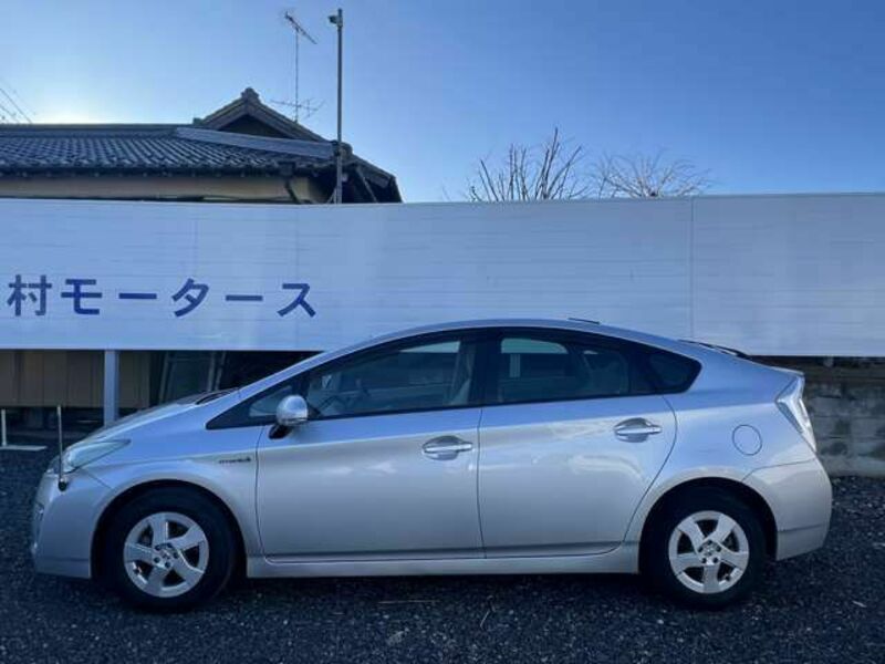 PRIUS-13