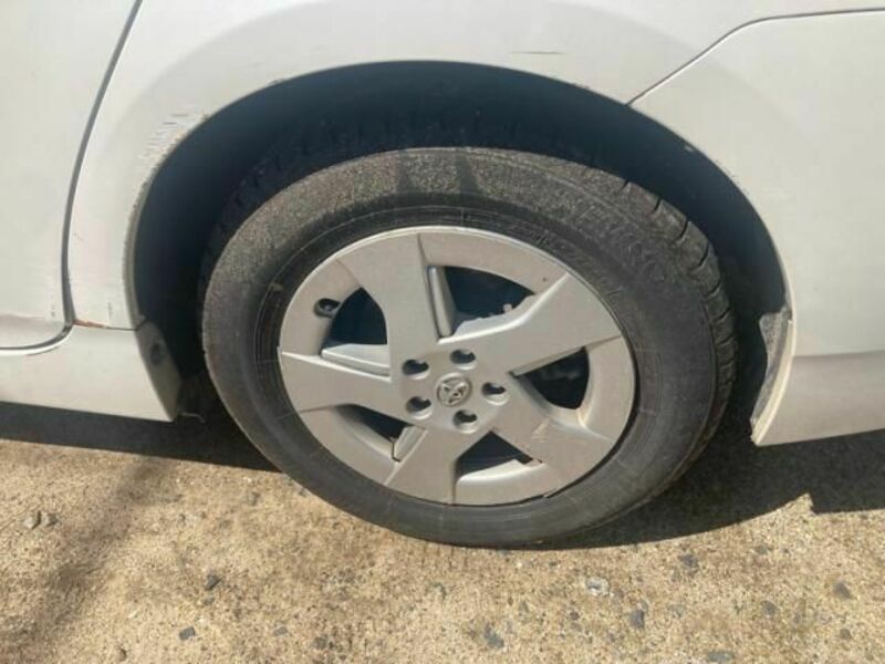 PRIUS-8