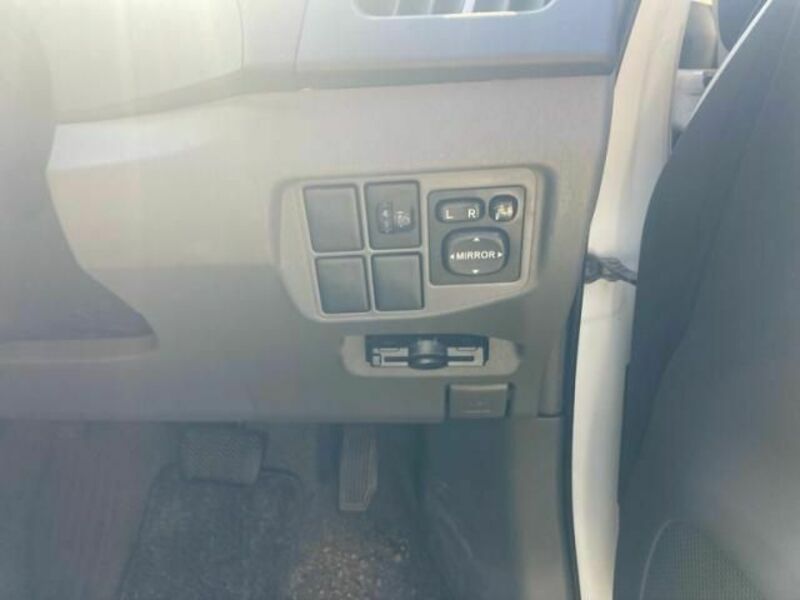 PRIUS-13
