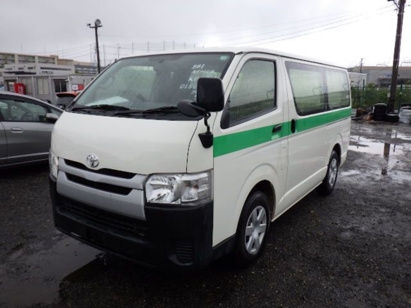 TOYOTA HIACE VAN
