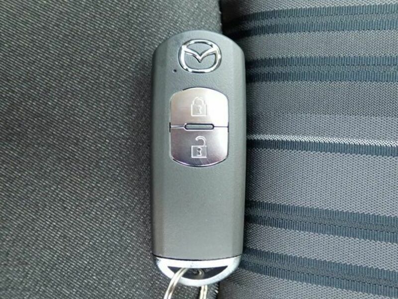 MAZDA2