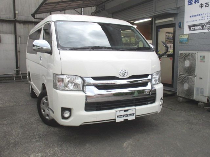 TOYOTA HIACE