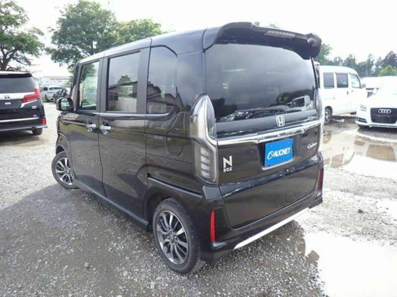 N BOX CUSTOM