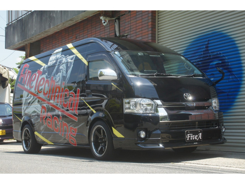 TOYOTA HIACE VAN