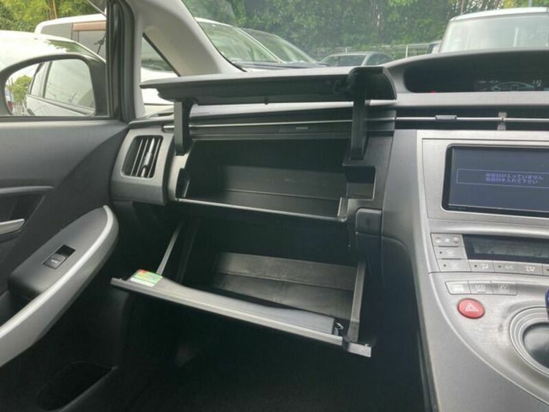 PRIUS-8