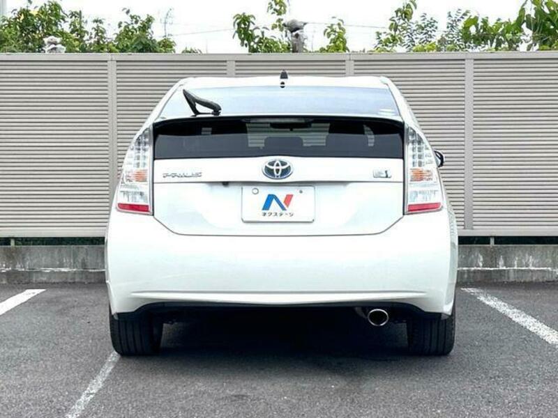 PRIUS-17