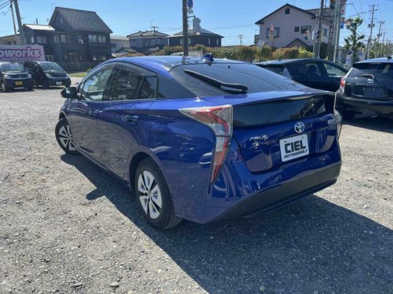PRIUS-11