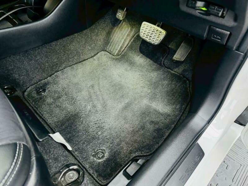 PRIUS-11