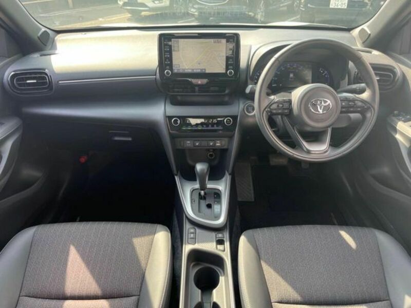 YARIS CROSS-1