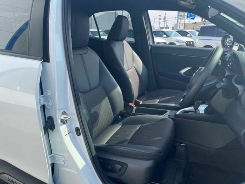 YARIS CROSS-7
