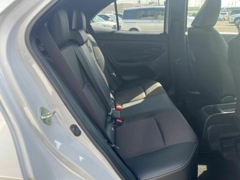 YARIS CROSS-8