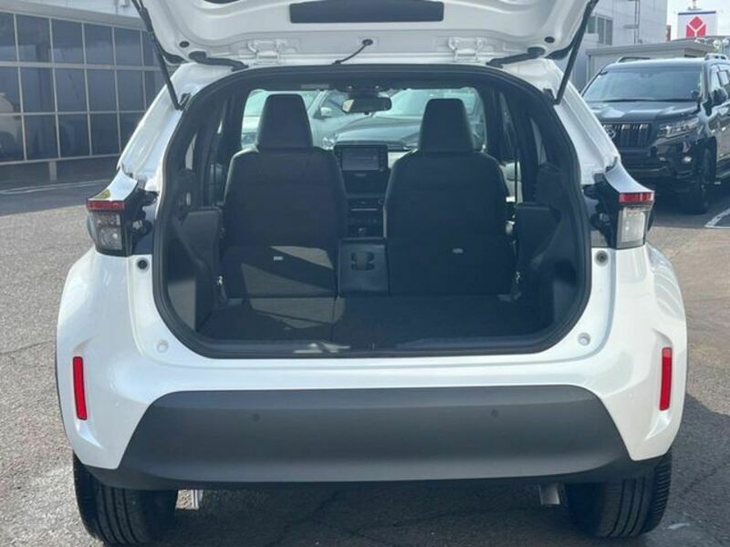 YARIS CROSS-9