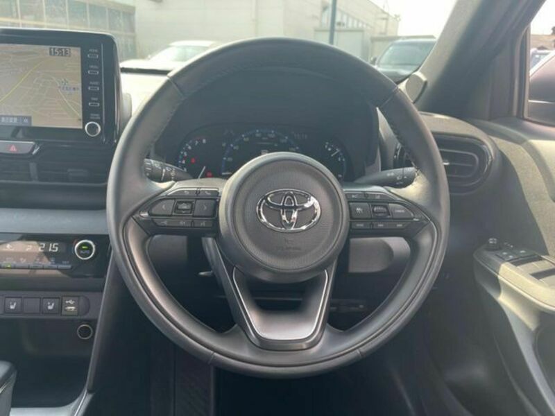 YARIS CROSS-10