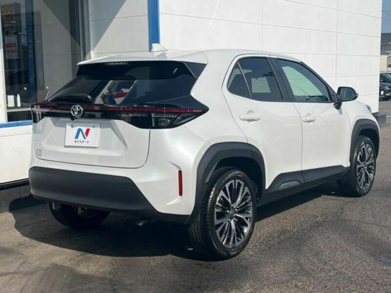 YARIS CROSS-16