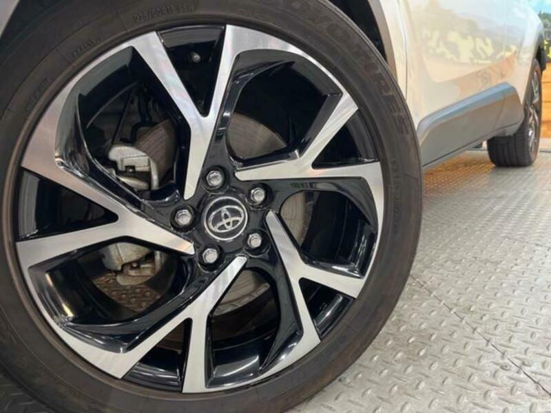 C-HR-12