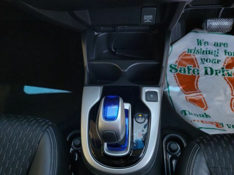 FIT HYBRID-17