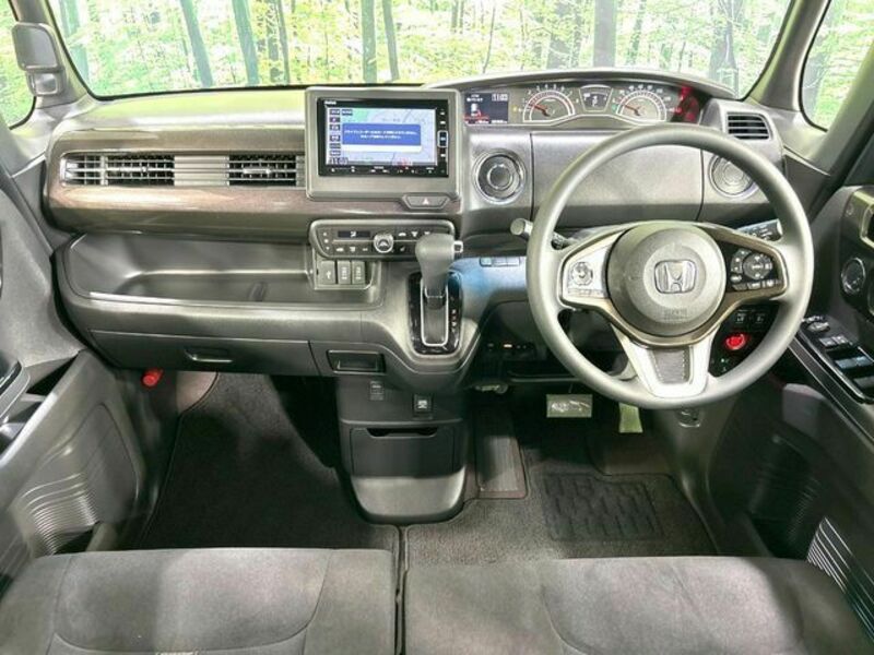 N BOX CUSTOM-1