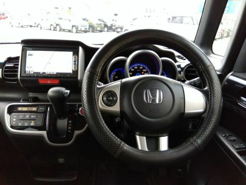 N BOX CUSTOM