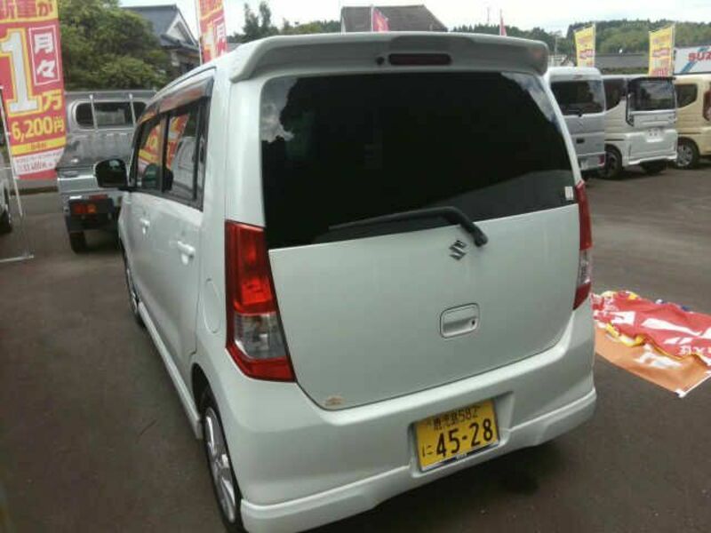 WAGON R-8