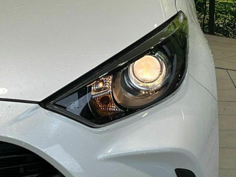 YARIS-11
