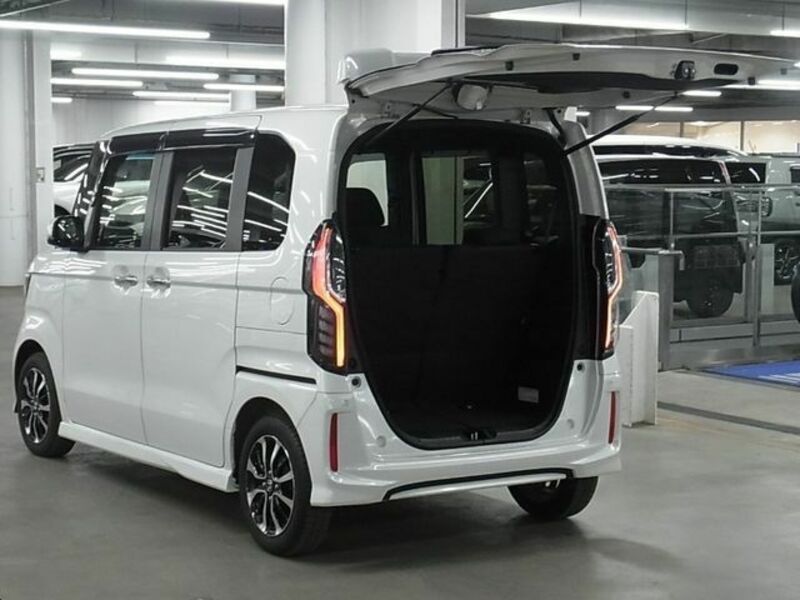 N BOX CUSTOM-15