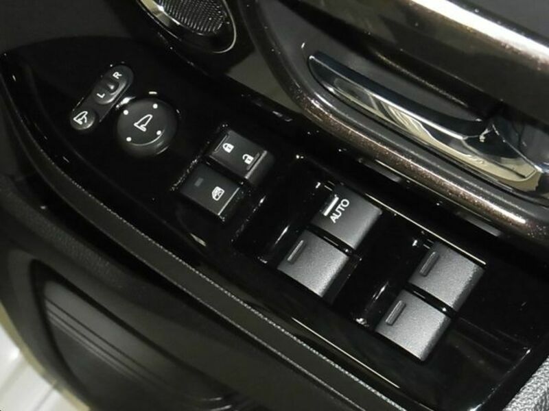 N BOX CUSTOM-27