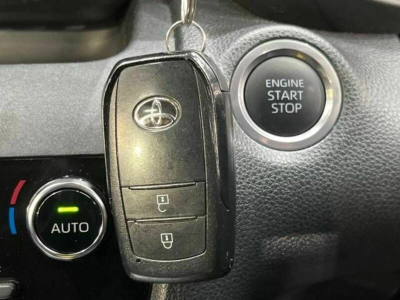 YARIS CROSS-7