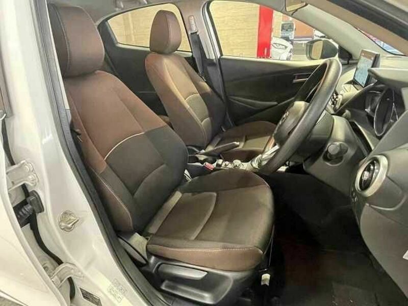 MAZDA2-8