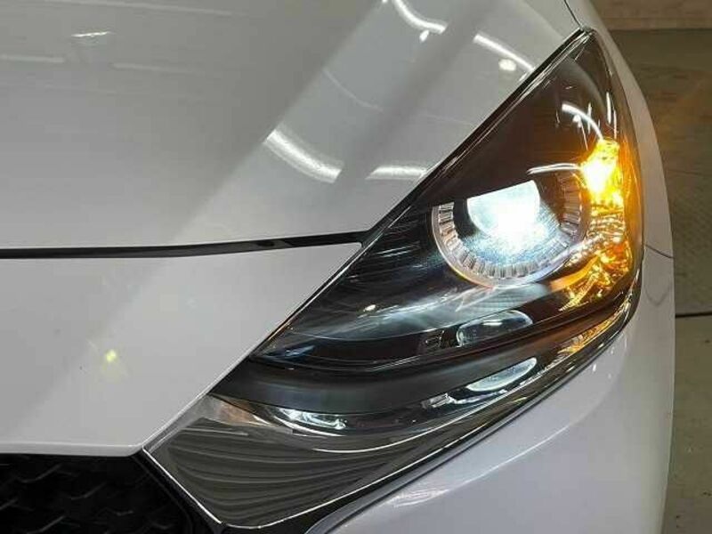 MAZDA2-10